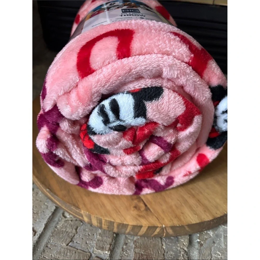 Disney Minnie & Mickey Plush Heart XOXO Throw Blanket Oversized 5ft x 6ft NEW